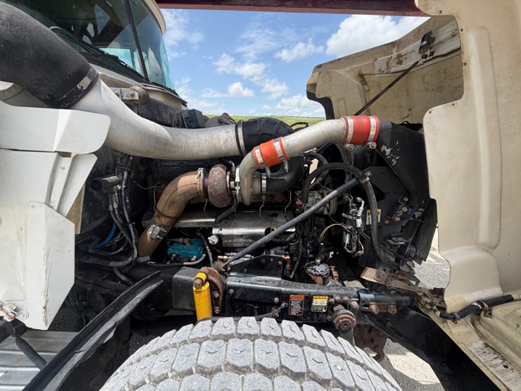 1999-mack-rd688s-image-14