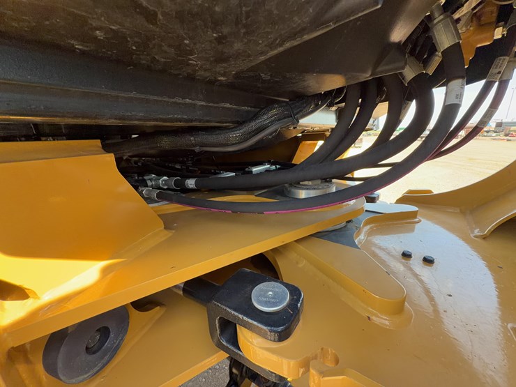 caterpillar-910-image-25