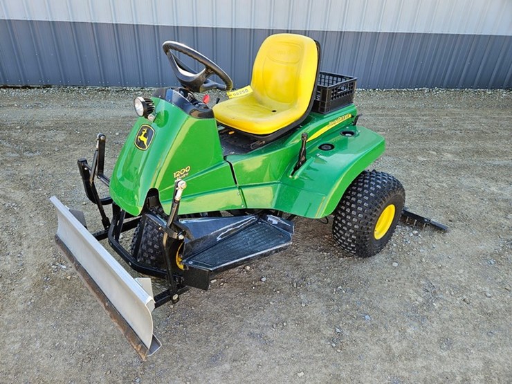 2011-john-deere-1200-image-1