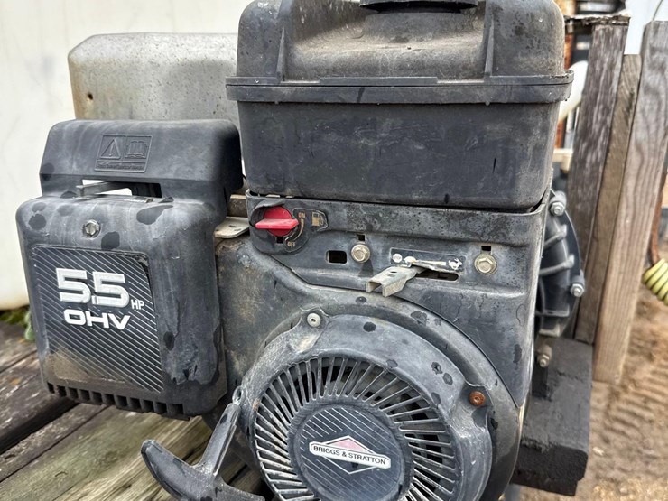 9ft-x-20-1/2ft-wooden-flatbed-w/-poly-tanks-&-pump-image-36