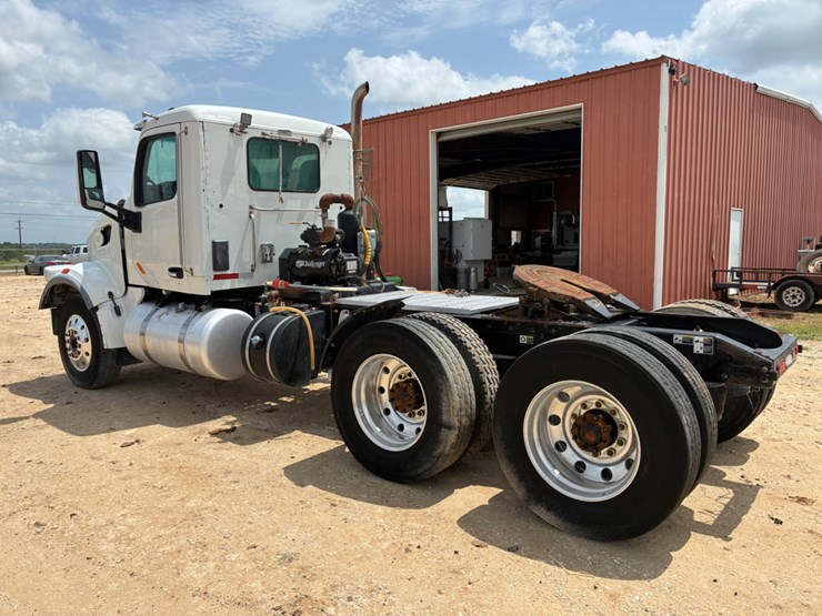 2020-peterbilt-567-image-6