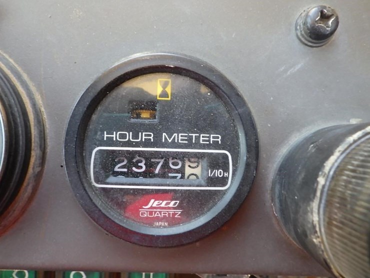 mitsubishi-mg130-motor-grader-image-40