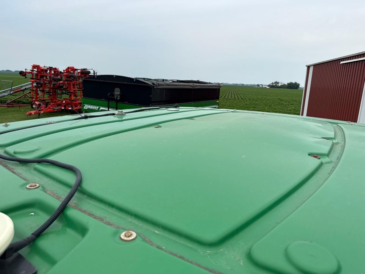 2014-john-deere-8320r-image-95