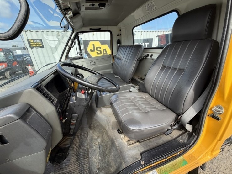 1989-isuzu-npr-image-18