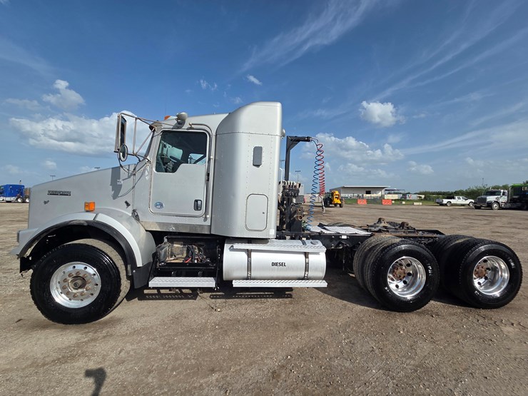 2015-kenworth-t800-image-1