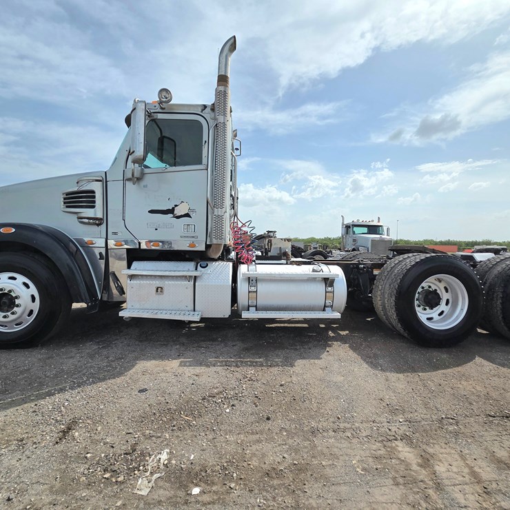 2012 FREIGHTLINER 122SD
