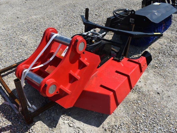 caterpillar-320-image-3