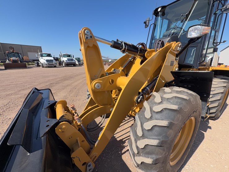 caterpillar-910-image-13