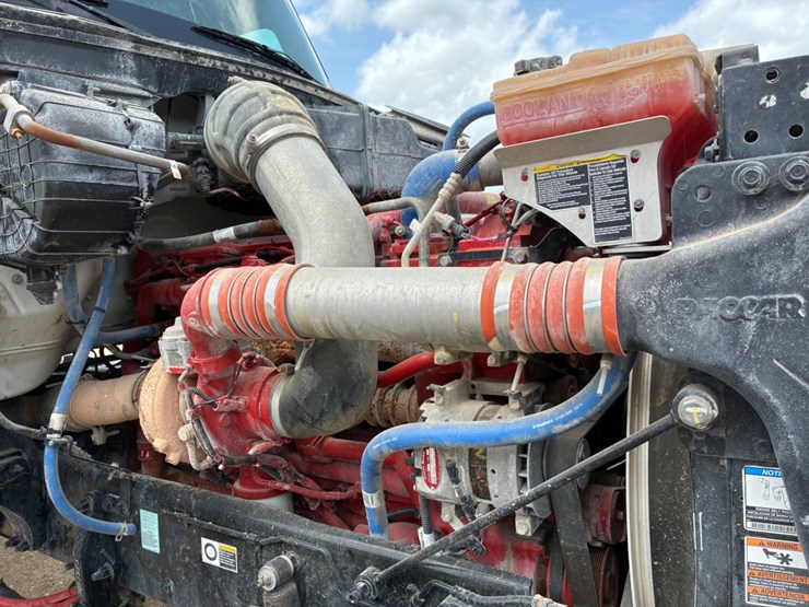 2020-peterbilt-567-image-14