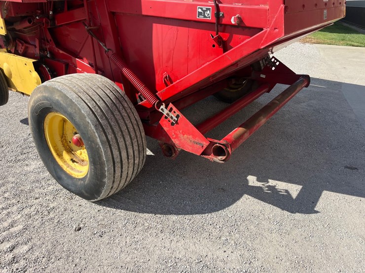 new-holland-853-image-14