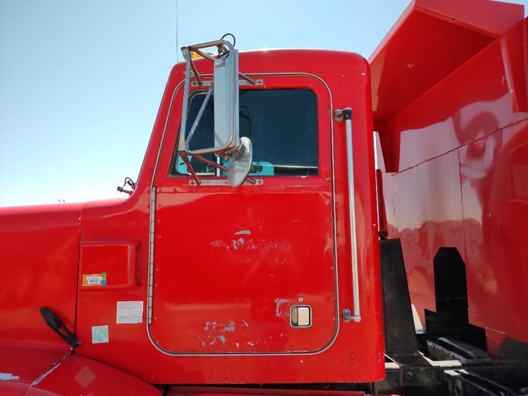 1996-peterbilt-377-image-11