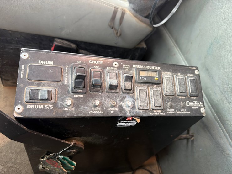 2016-kenworth-t880-image-16