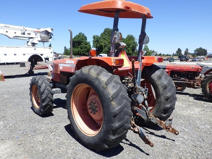 kubota-m900-tractor-image-7
