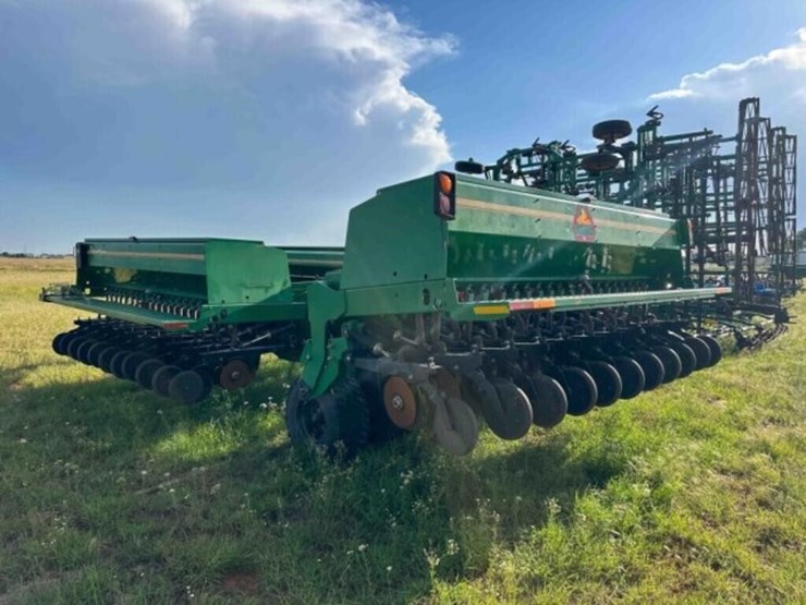 great-plains-folding-3-box-drill,-40'-image-10