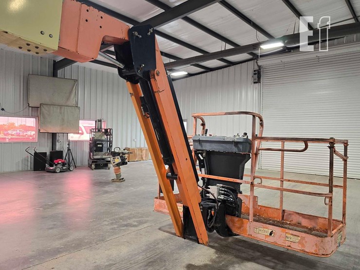 2016-jlg-800aj-image-18
