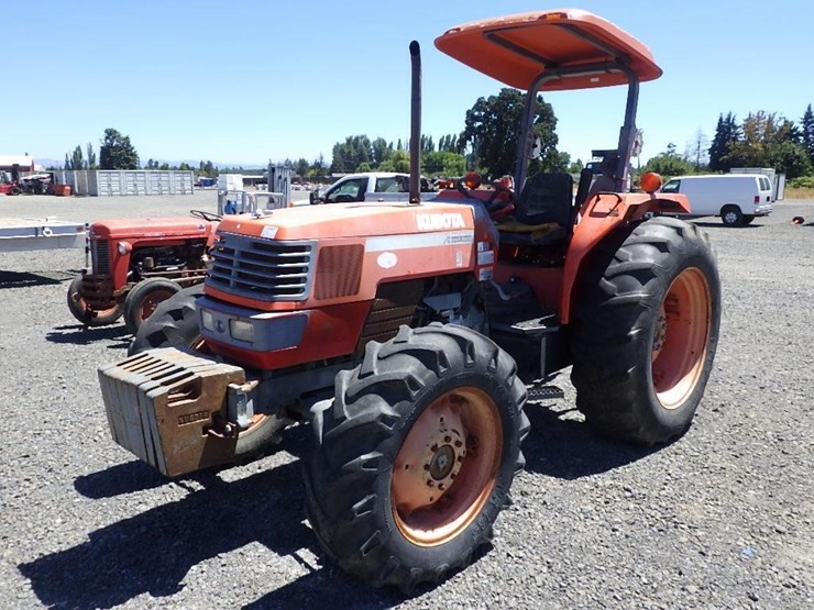 kubota-m900-tractor-image-1