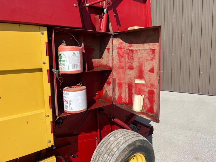 new-holland-853-image-12