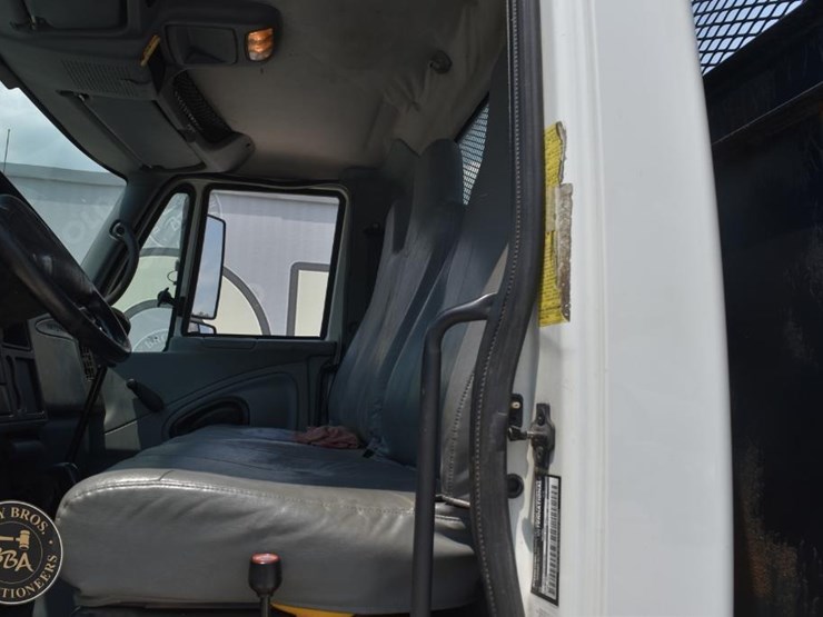 2005-international-durastar-4300-image-24