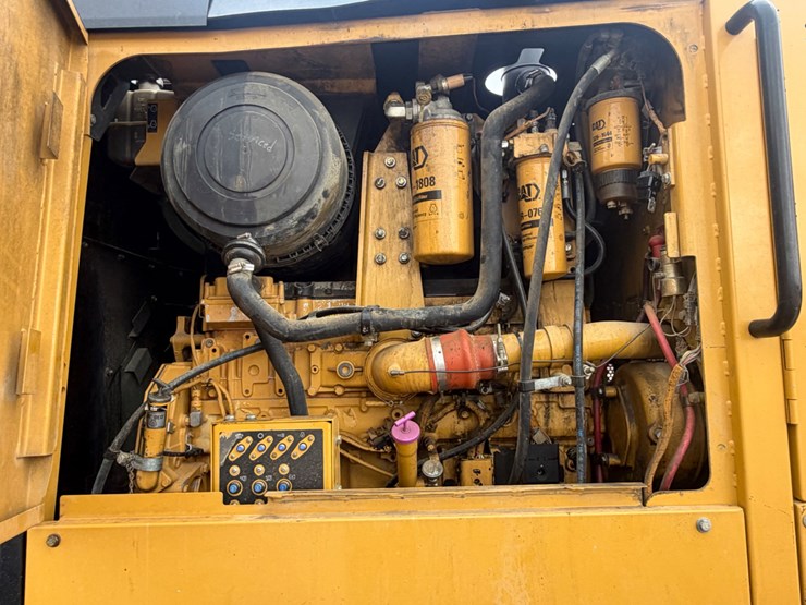 2012-caterpillar-14m-image-10