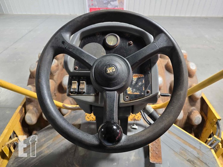 2004-caterpillar-cp-563e-image-10