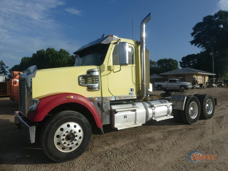 2016-freightliner-122sd-image-22