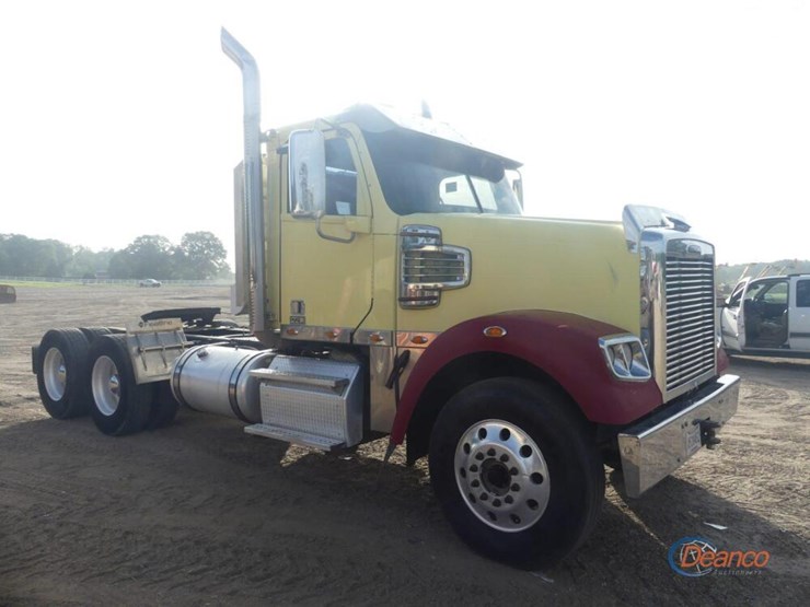 2016-freightliner-122sd-image-1