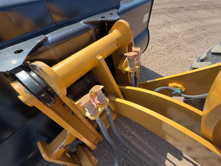 caterpillar-910-image-12