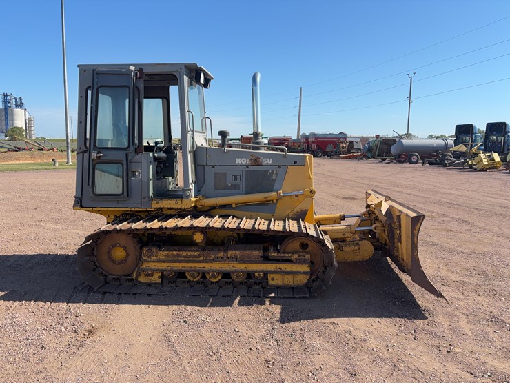 2002-komatsu-d38p-dozer-image-4