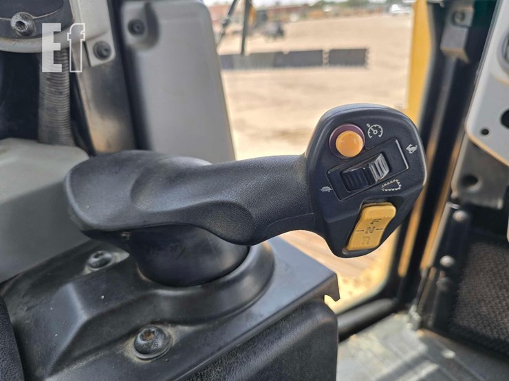 2018-caterpillar-d6t-lgp-image-17