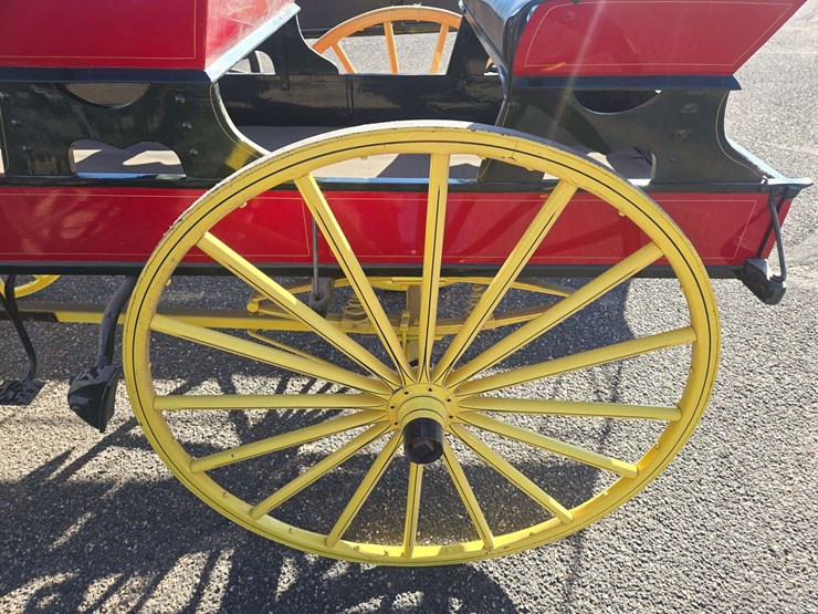 red-and-yellow-horse-drawn-carriage-image-11