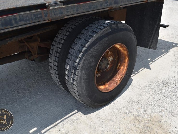 2005-international-durastar-4300-image-13