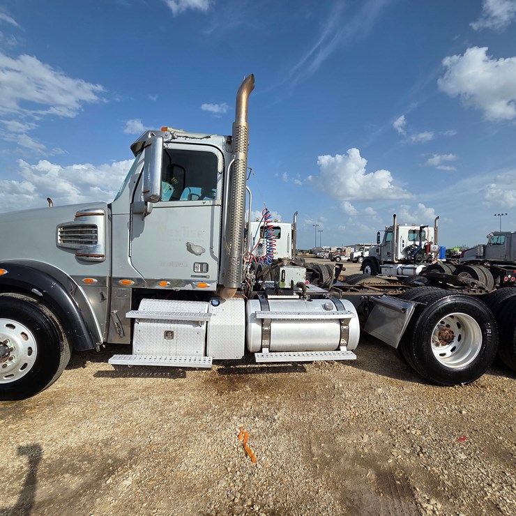2012 FREIGHTLINER 122SD