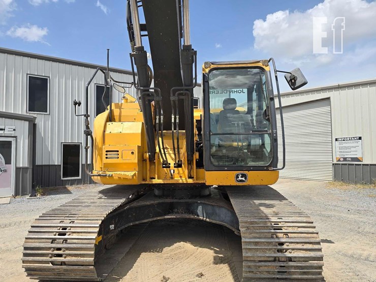 2018-deere-245g-lc-image-13