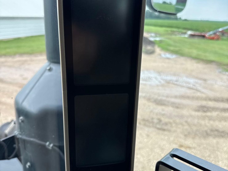 2014-john-deere-8320r-image-81