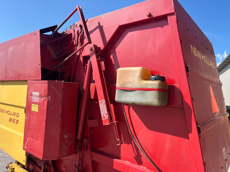 new-holland-853-image-13