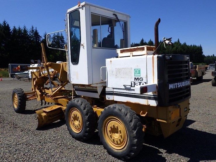 mitsubishi-mg130-motor-grader-image-7