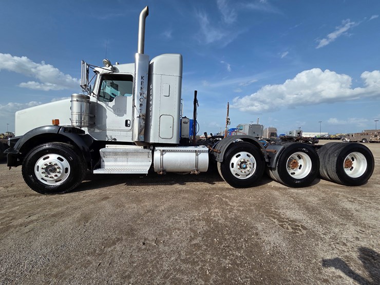 2012-kenworth-t800-image-1