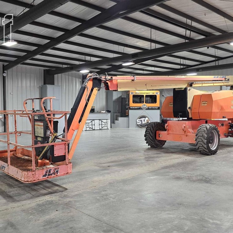 2016 JLG 800AJ