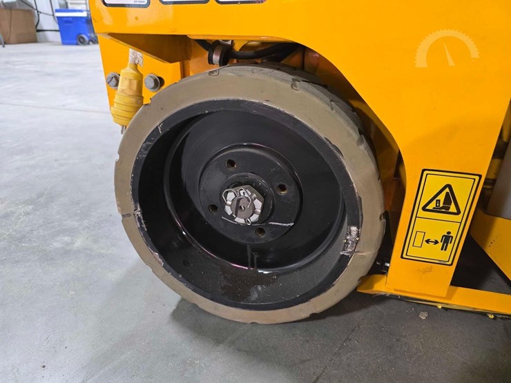 2023-jcb-s1930e-image-18
