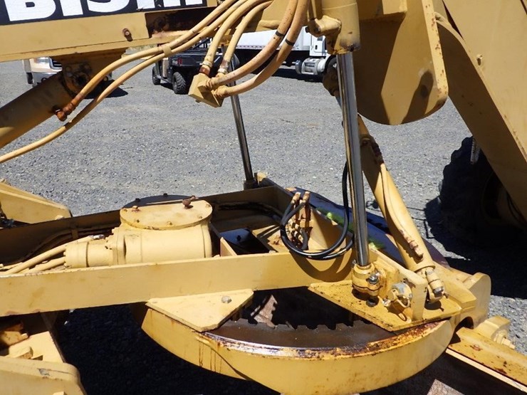 mitsubishi-mg130-motor-grader-image-12