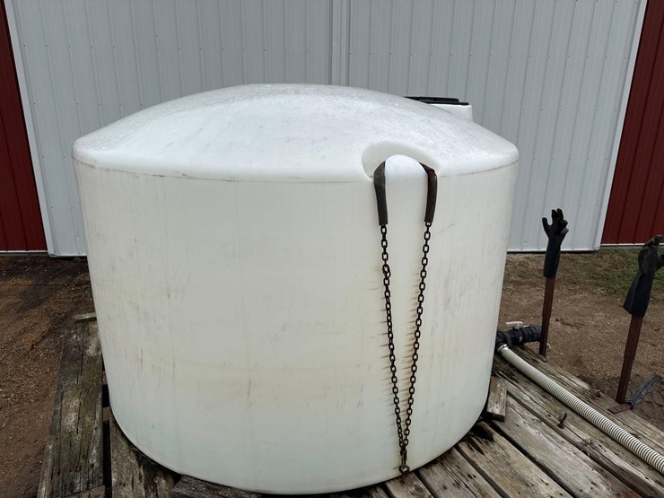 9ft-x-20-1/2ft-wooden-flatbed-w/-poly-tanks-&-pump-image-49