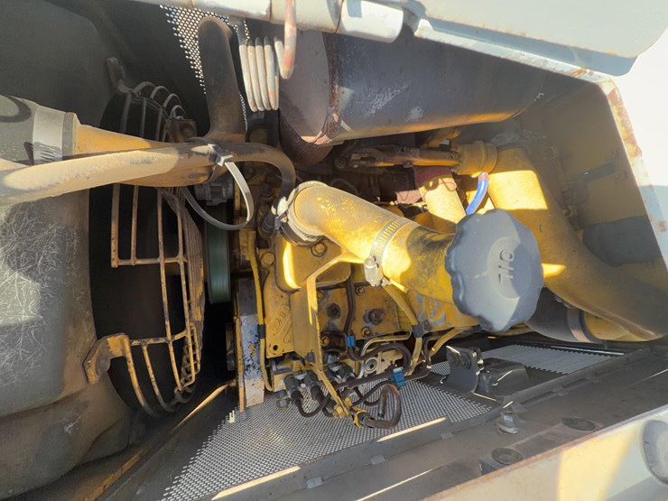 2002-komatsu-d38p-dozer-image-26