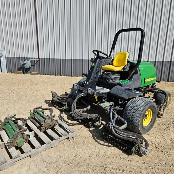 JOHN DEERE 3225C