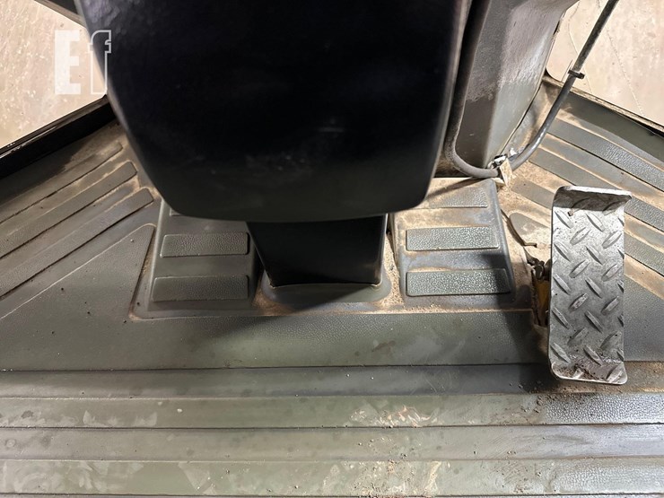 2012-caterpillar-cs64-image-16