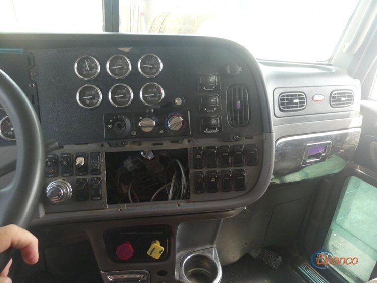 2012-peterbilt-389-image-17