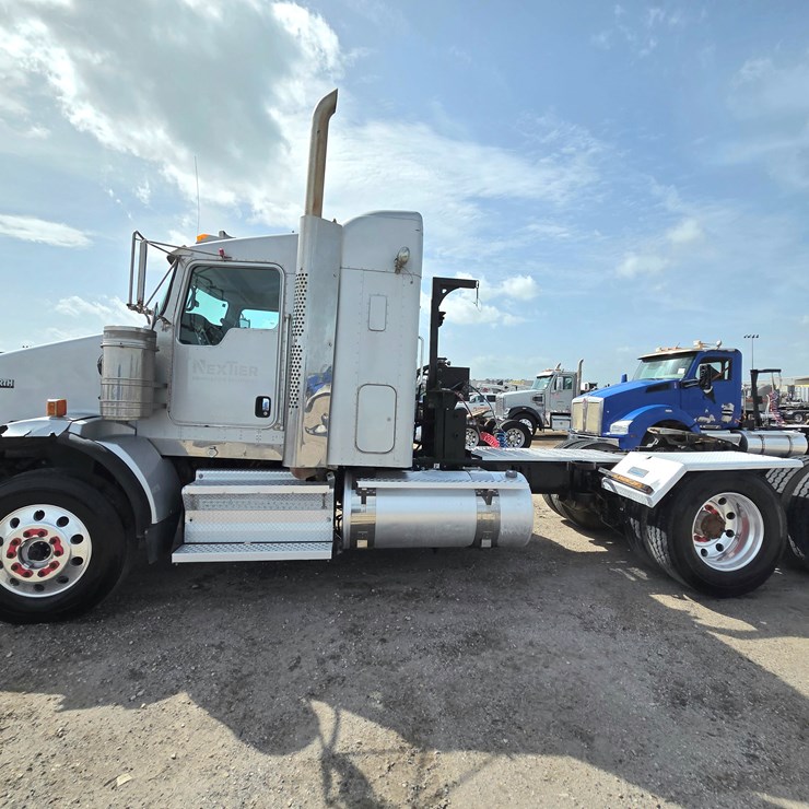 2013 KENWORTH T800
