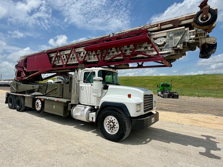 1999-mack-rd688s-image-1
