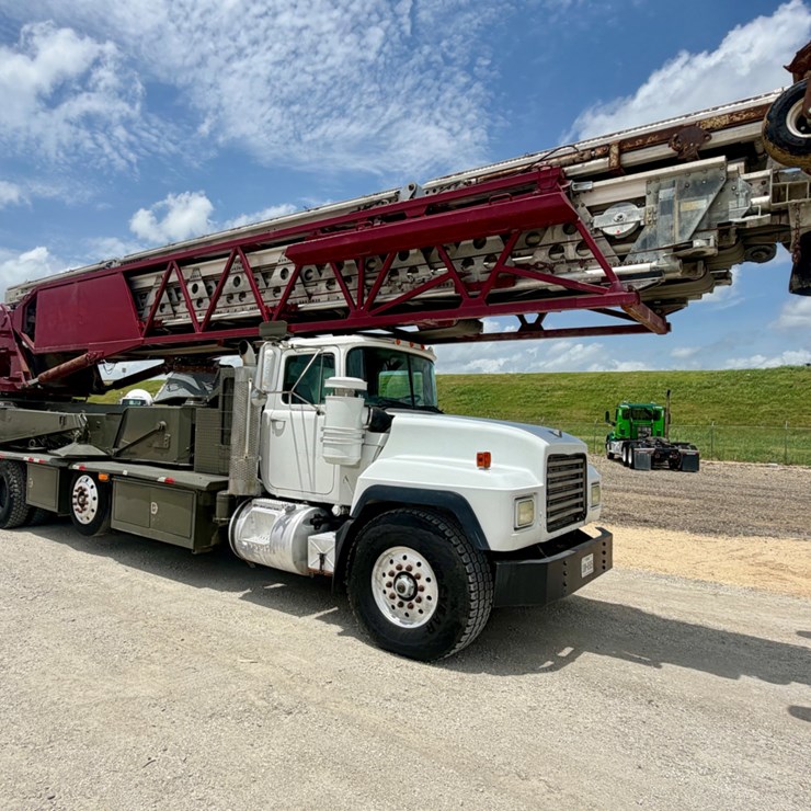 1999 MACK RD688S