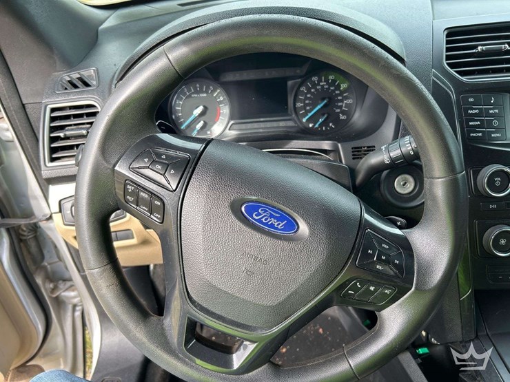 2016-ford-explorer-image-14