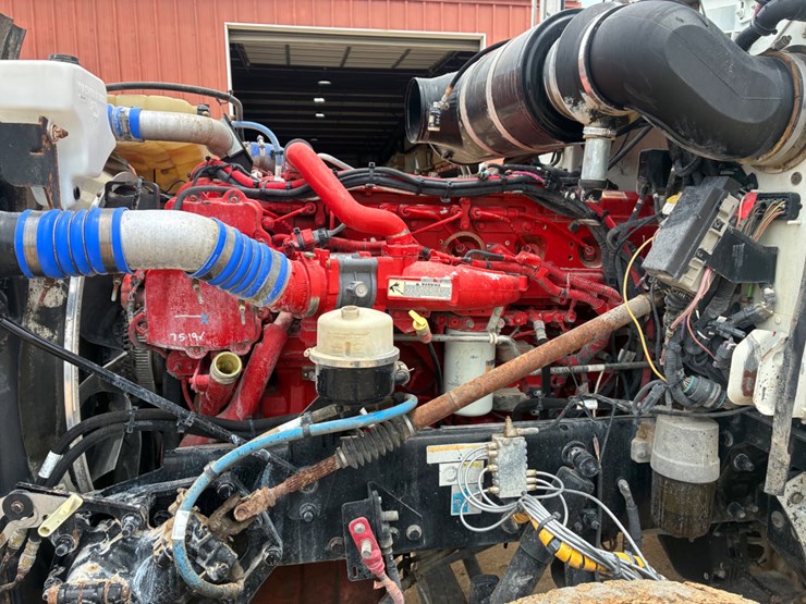 2016-peterbilt-367-image-9